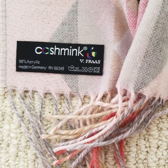 NWOT V. Fraas Cashmink chevron fringed scarf - Picture 3 of 3